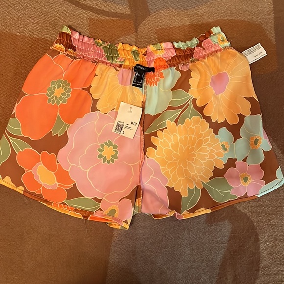 Final Price. NWT, Shiny Floral Track Shorts, L - Picture 7 of 12
